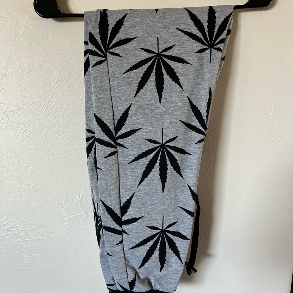 Gray Leggings with Black Leaf Print